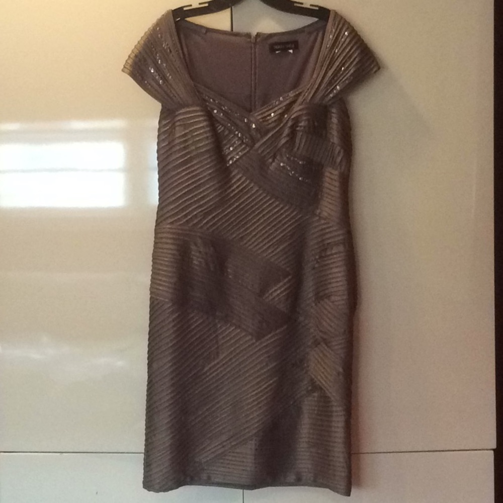 Tadashi Shoji size large dress